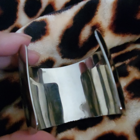 Eternal Hearts Cuff Bracelet - Gold main image 0